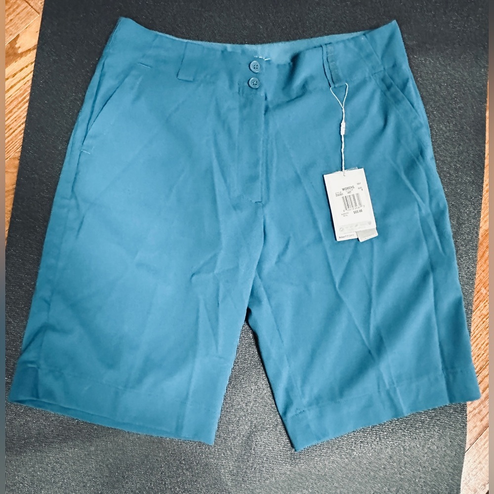 Nike Women Golf Shorts, NWT, Size 6